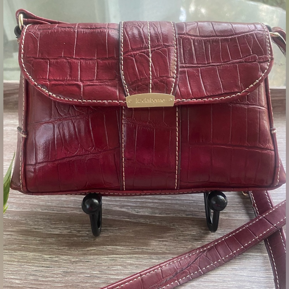 Liz Claiborne Red Crossbody • Stuffed • Adjustable Strap\Gold Hardware•Croc Embo